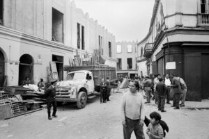 Street scene in the aftermath of the 1974 Lima Earthquake, Lima, Peru, 1974